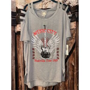 Truself Music City Nashville off the shoulder Y2K graphic T-shirt Women’s 1X